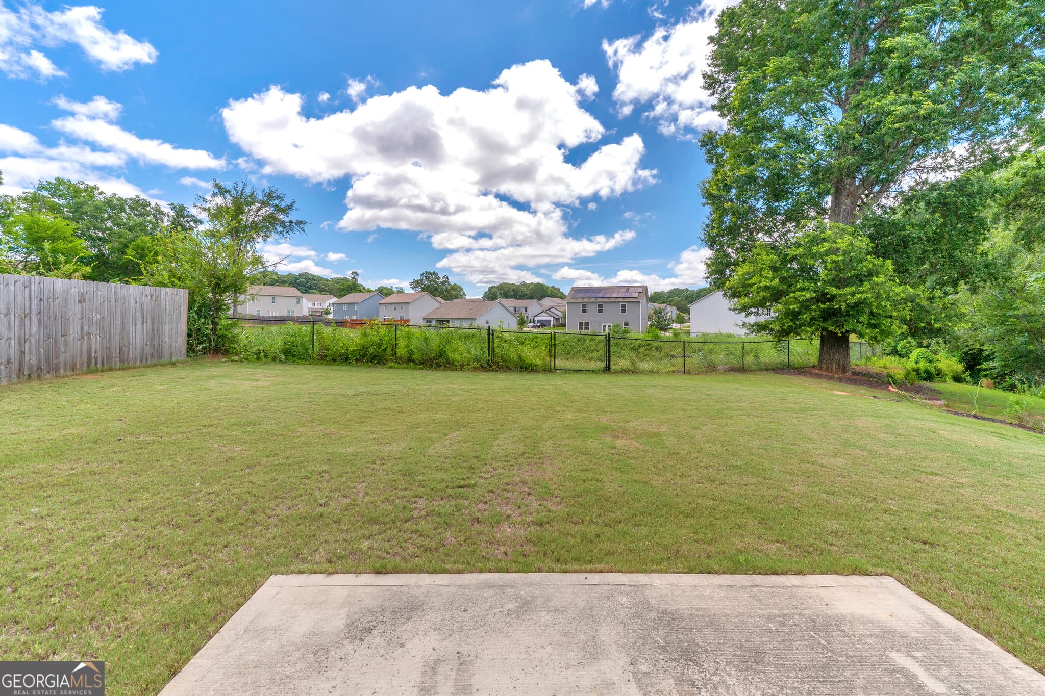 4 bedroom, 2.5 bathroom, 2,115 sq ft single family residence for sale at 135 Starbuck Parkway, Pendergrass, GA 30567 — photo 4