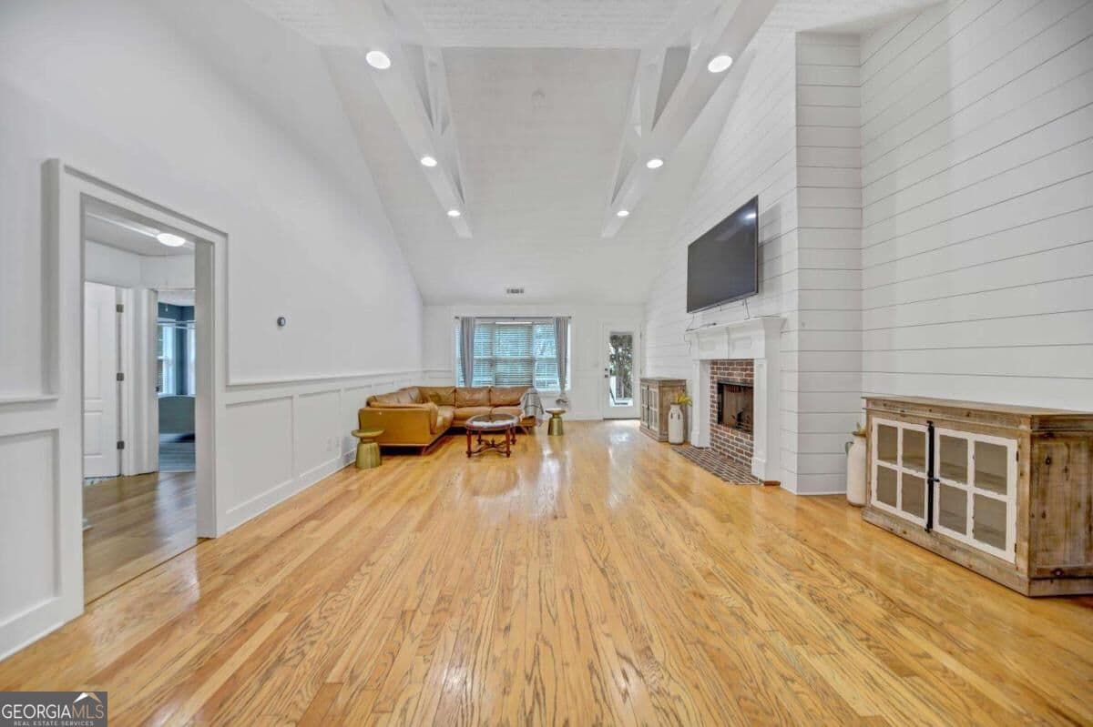 4 bedroom, 3 bathroom, 2,578 sq ft single family residence for sale at 529 Morning Place Way, Suwanee, GA 30024 — photo 5