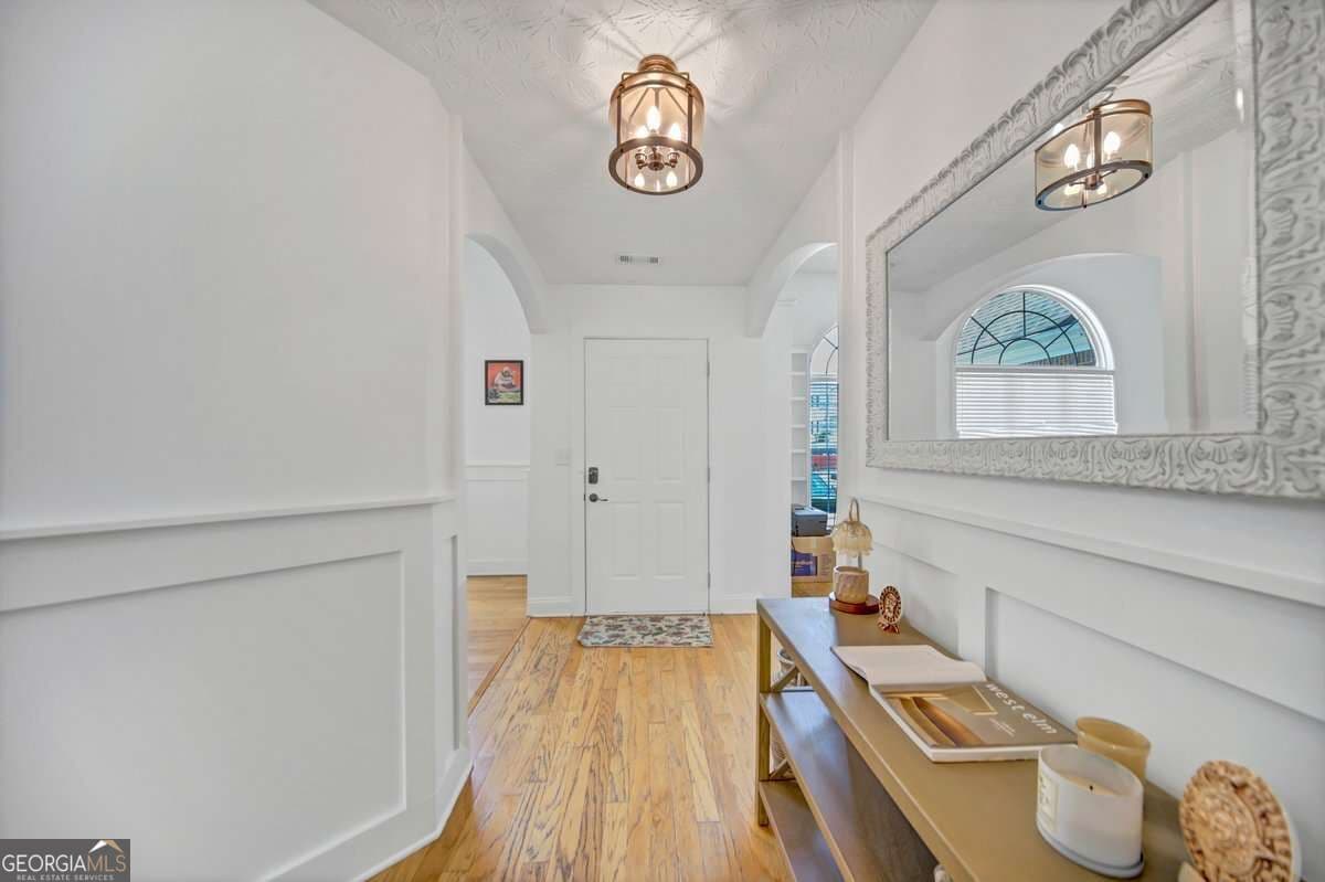 4 bedroom, 3 bathroom, 2,578 sq ft single family residence for sale at 529 Morning Place Way, Suwanee, GA 30024 — photo 4