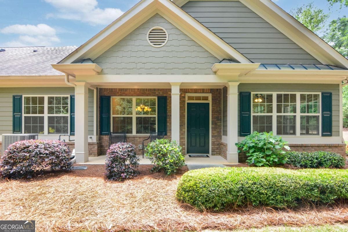 3 bedroom, 3 bathroom, 2,287 sq ft condominium sold at 5005 Flycatcher Drive, Alpharetta, GA 30004