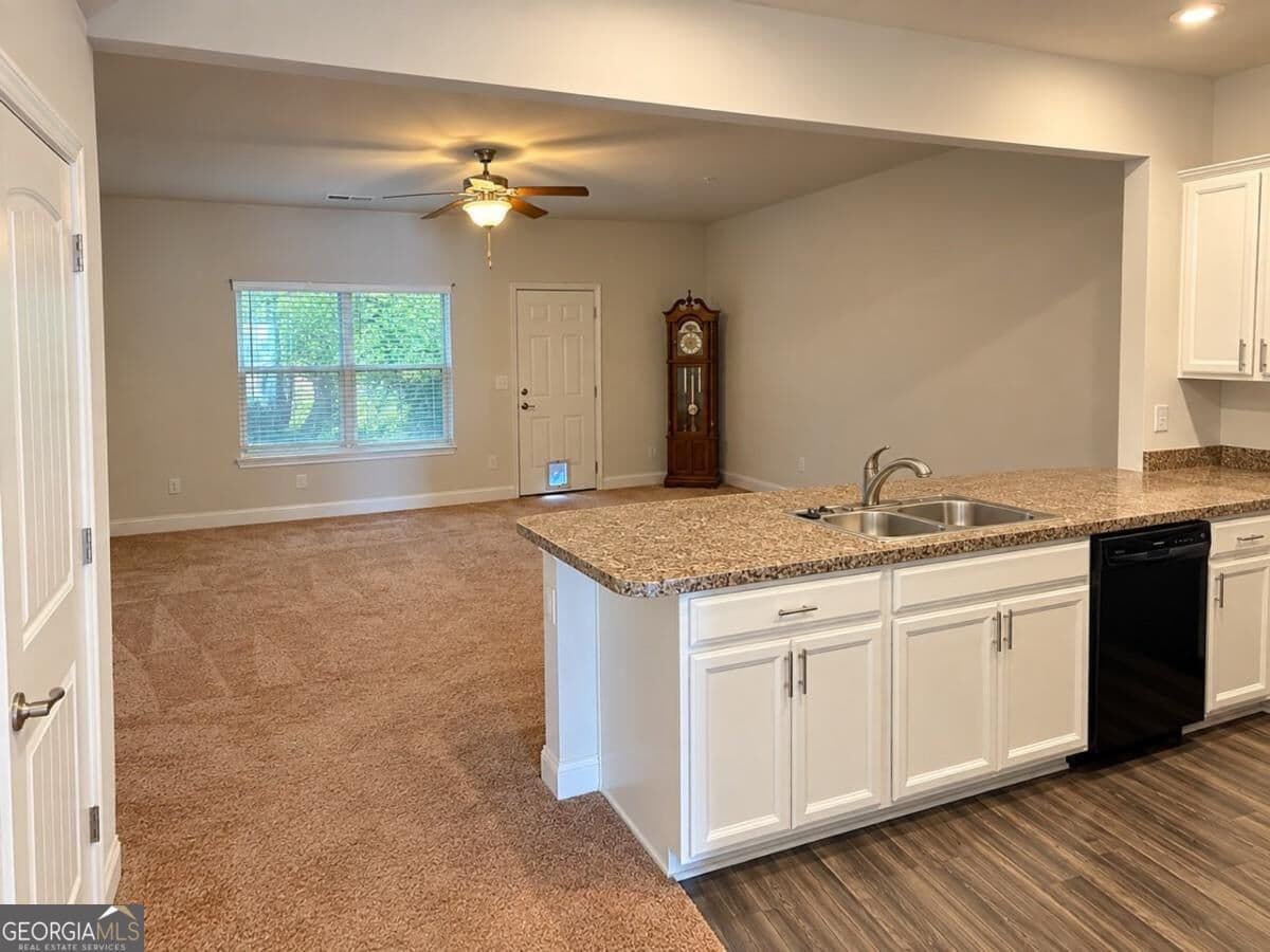 2 bedroom, 2.5 bathroom townhouse for sale at 5358 Creekview Lane, Morrow, GA 30260 — photo 3