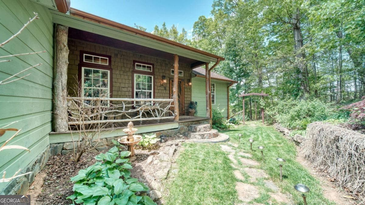 2 bedroom, 3 bathroom, 1,836 sq ft single family residence for rent at 911 Summit Way, Blairsville, GA 30512 for $2,450 a month — photo 3