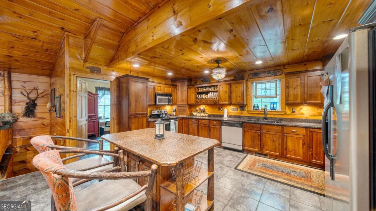 2 bedroom, 3 bathroom, 1,836 sq ft single family residence for rent at 911 Summit Way, Blairsville, GA 30512 for $2,450 a month — photo 5