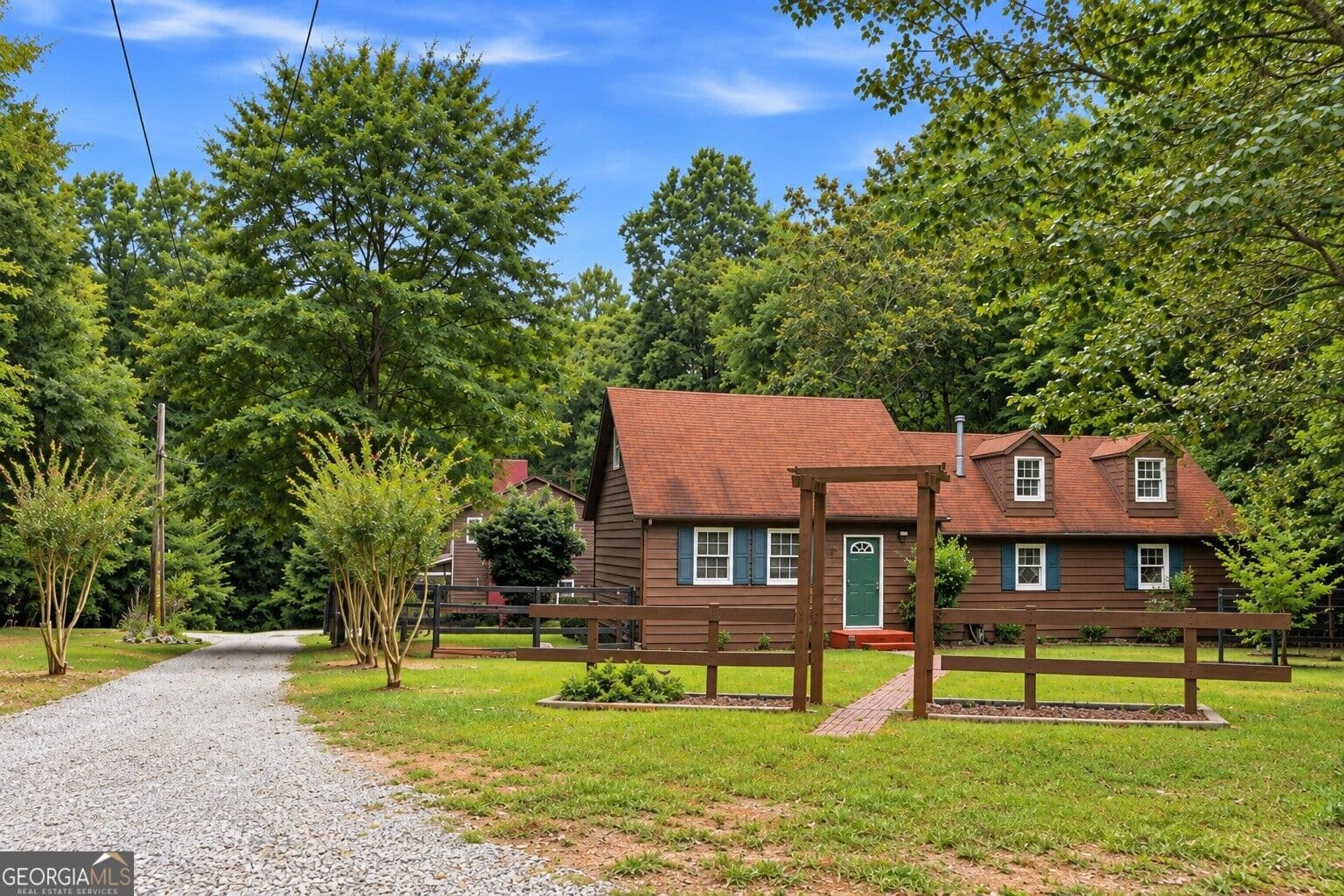 3 bedroom, 2.5 bathroom, 2,125 sq ft single family residence for sale at 5129 Fourth Colony Drive, Gainesville, GA 30504 — photo 2