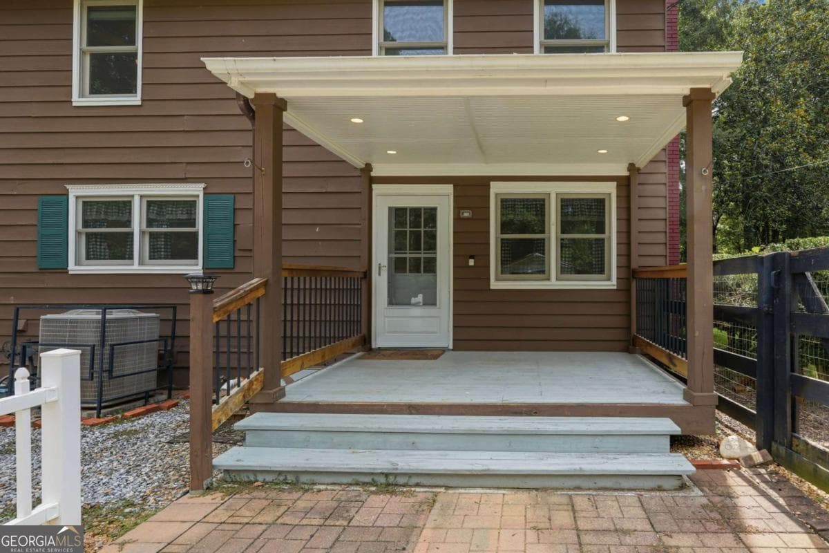 3 bedroom, 2.5 bathroom, 2,125 sq ft single family residence for sale at 5129 Fourth Colony Drive, Gainesville, GA 30504 — photo 6