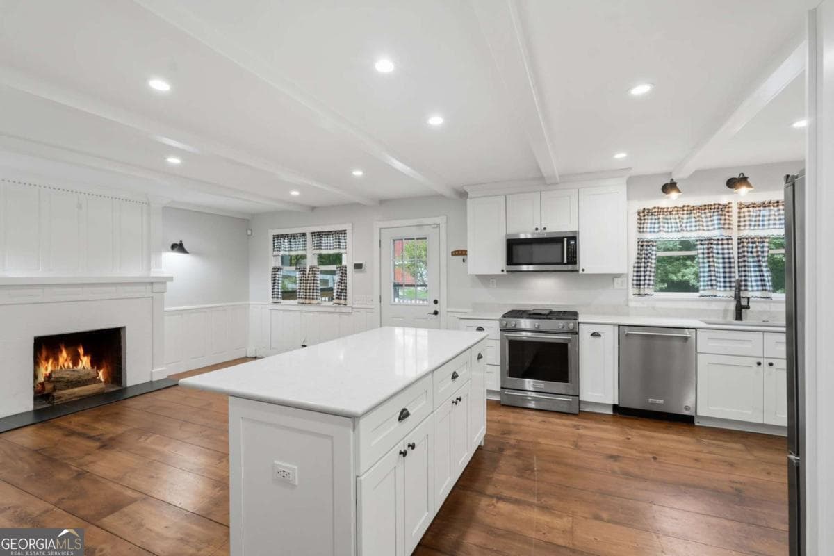 3 bedroom, 2.5 bathroom, 2,125 sq ft single family residence for sale at 5129 Fourth Colony Drive, Gainesville, GA 30504 — photo 10