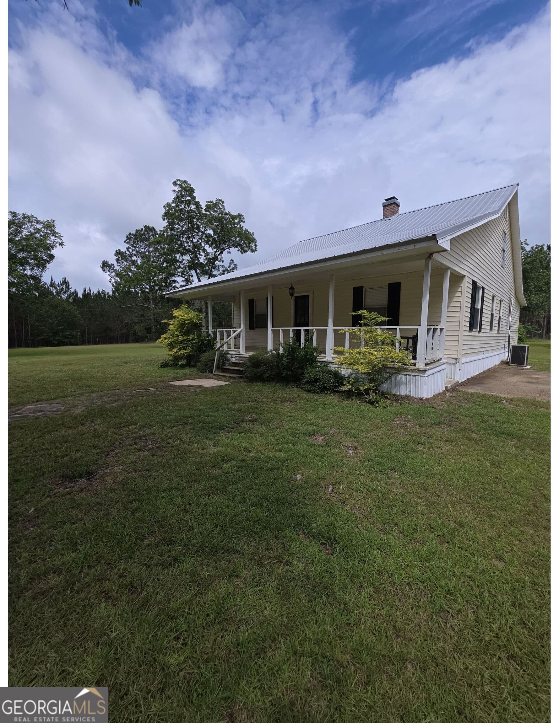 1 bedroom, 2 bathroom, 1,408 sq ft single family residence for sale at 234 Robin Road, Alma, GA 31510 — photo 2