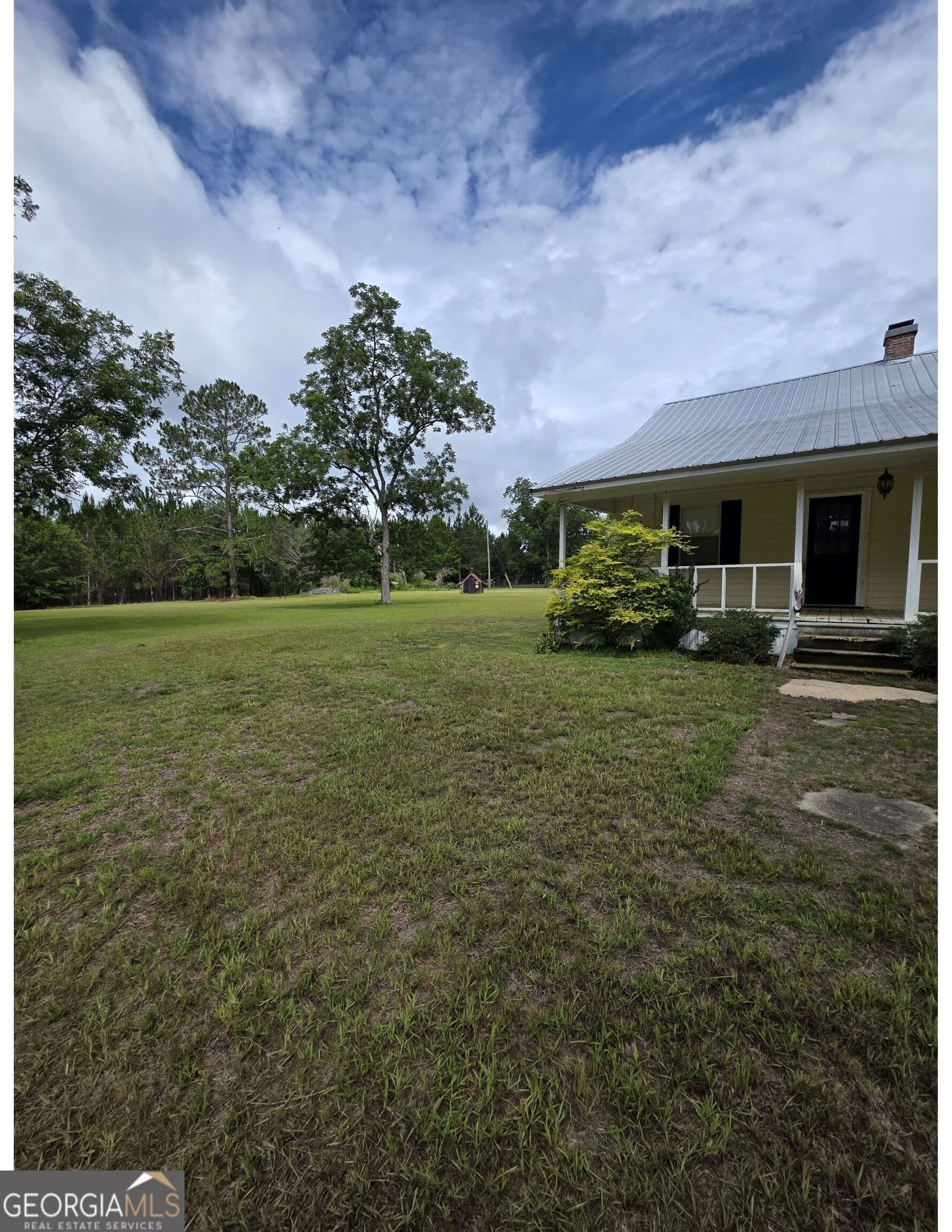 1 bedroom, 2 bathroom, 1,408 sq ft single family residence for sale at 234 Robin Road, Alma, GA 31510 — photo 3