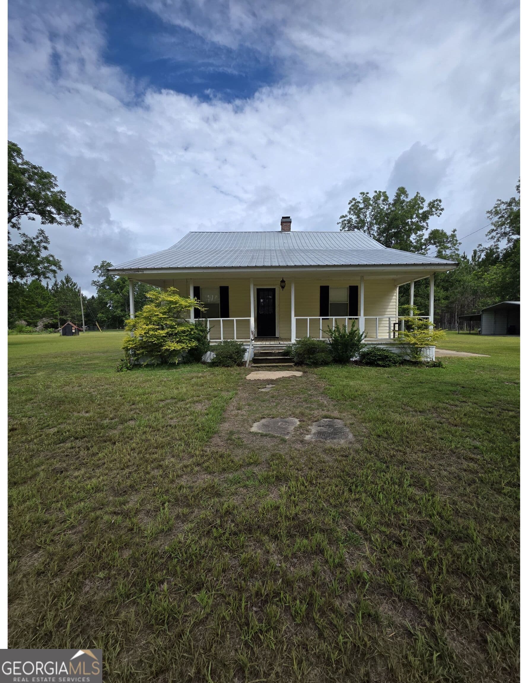 1 bedroom, 2 bathroom, 1,408 sq ft single family residence for sale at 234 Robin Road, Alma, GA 31510