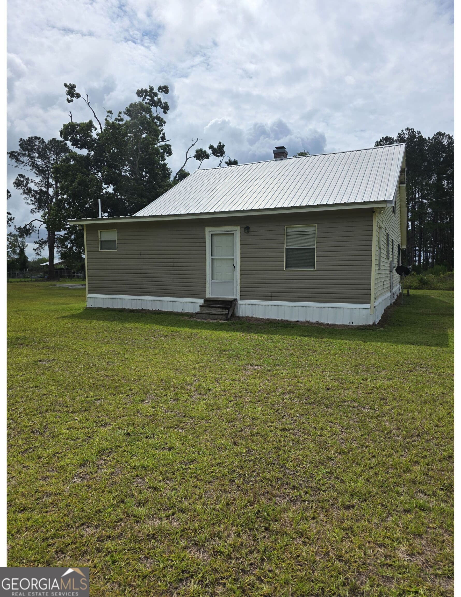 1 bedroom, 2 bathroom, 1,408 sq ft single family residence for sale at 234 Robin Road, Alma, GA 31510 — photo 5