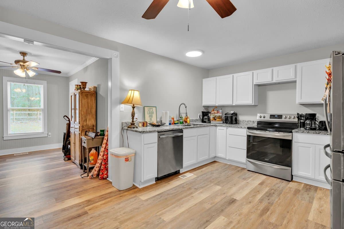 3 bedroom, 2 bathroom, 1,176 sq ft single family residence for sale at 418 Flintside Drive, Cobb, GA 31735 — photo 8