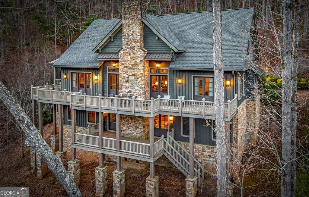 6 bedroom, 6 bathroom, 6,200 sq ft cabin,single family residence for sale at 490 Red Wolf Run, Franklin, NC 28734 — photo 4