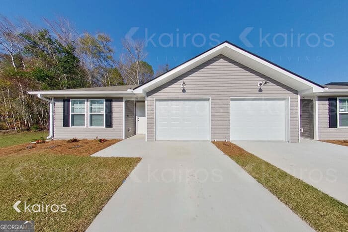 2 bedroom, 2 bathroom, 1,207 sq ft duplex for rent at 158 Cottage Grove Road, Brunswick, GA 31525 for $1,595 a month — photo 1 of 1