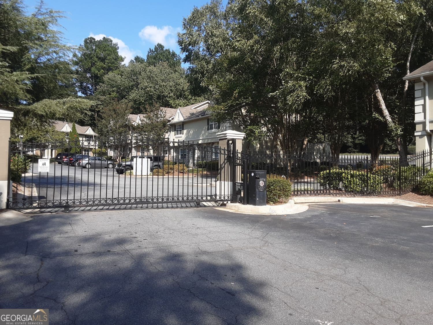 2 bedroom, 2.5 bathroom, 1,434 sq ft condominium for rent at 6900 Roswell Road O3, Sandy Springs, GA 30328 for $2,100 a month — photo 8
