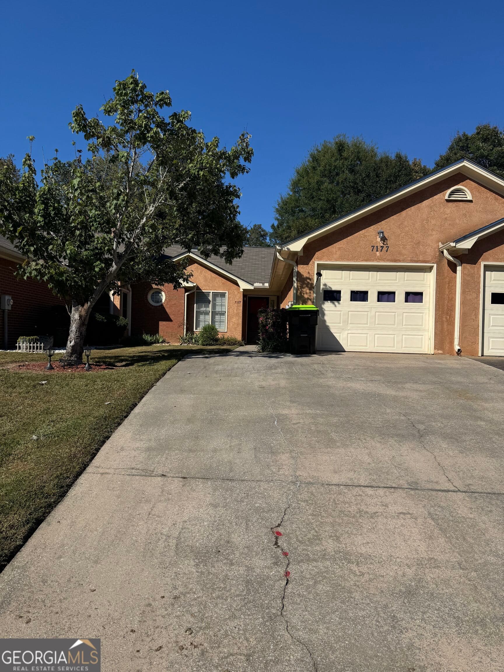 2 bedroom, 2 bathroom, 1,484 sq ft townhouse for sale at 7177 Woodridge Lane, Union City, GA 30291 — photo 2