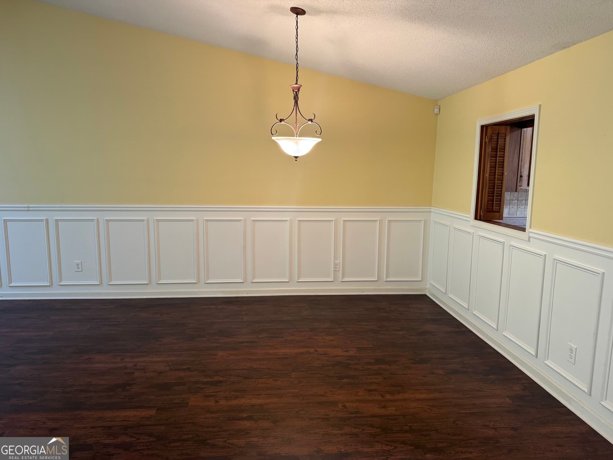 2 bedroom, 2 bathroom, 1,484 sq ft townhouse for sale at 7177 Woodridge Lane, Union City, GA 30291 — photo 6