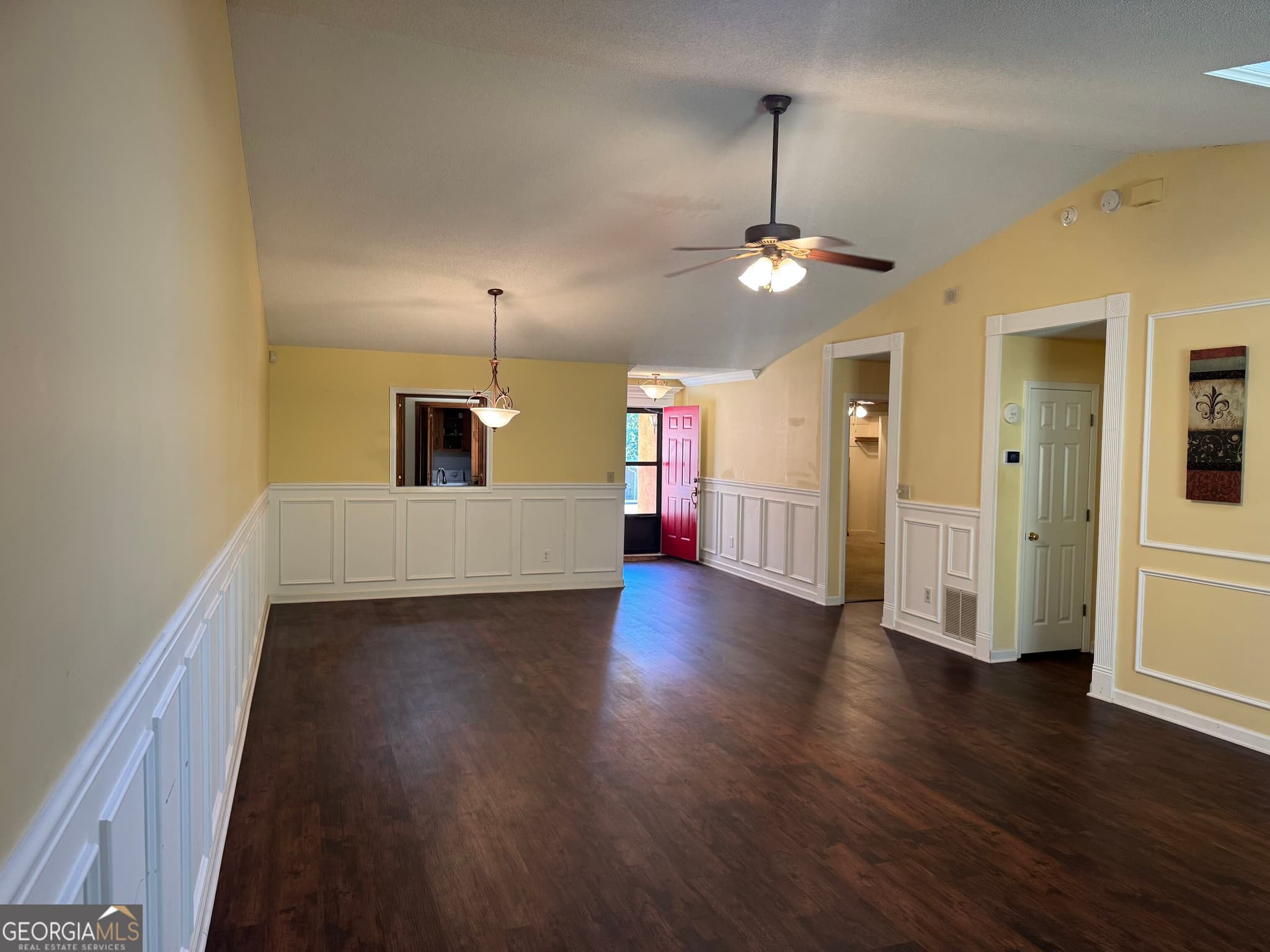 2 bedroom, 2 bathroom, 1,484 sq ft townhouse for sale at 7177 Woodridge Lane, Union City, GA 30291 — photo 7