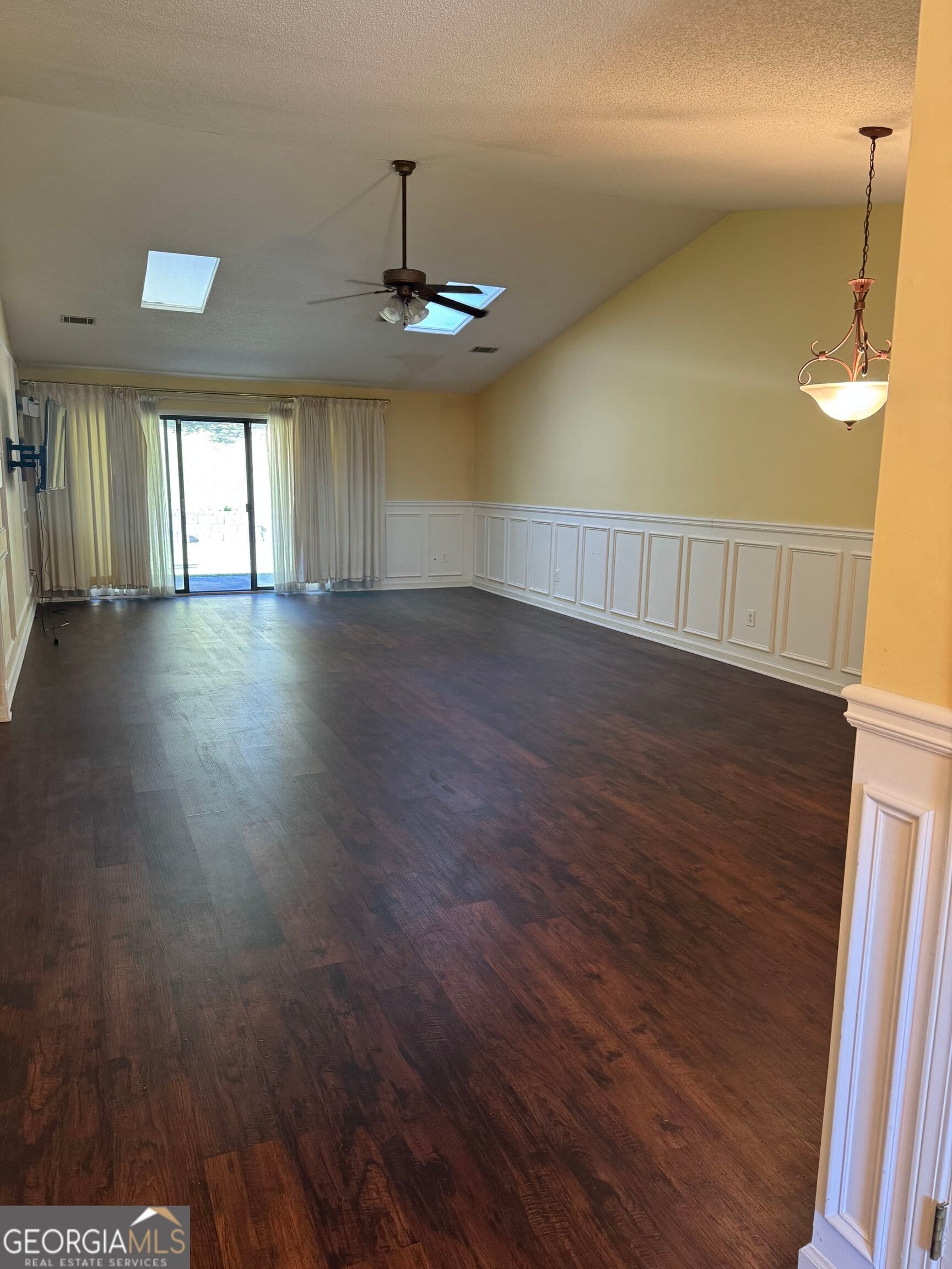 2 bedroom, 2 bathroom, 1,484 sq ft townhouse for sale at 7177 Woodridge Lane, Union City, GA 30291 — photo 5