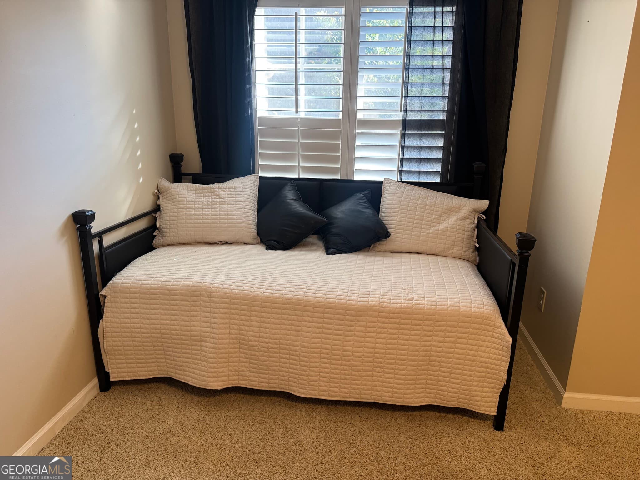 2 bedroom, 2 bathroom, 1,484 sq ft townhouse for sale at 7177 Woodridge Lane, Union City, GA 30291 — photo 8