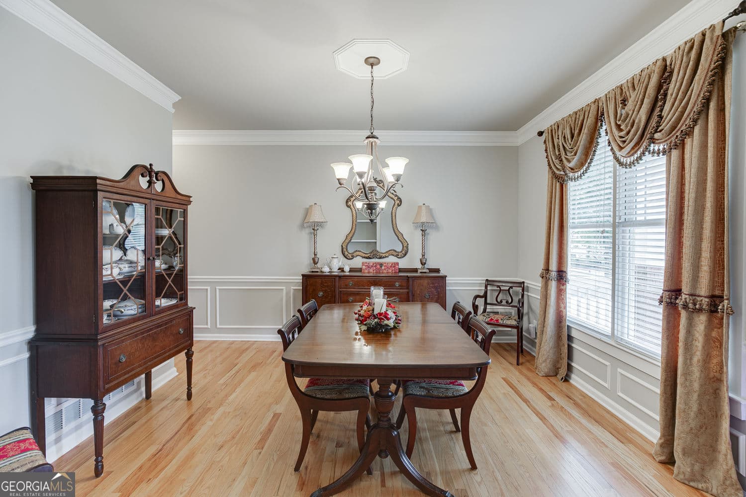 4 bedroom, 2.5 bathroom, 2,947 sq ft single family residence for sale at 5843 Peacock Lane, Hoschton, GA 30548 — photo 4