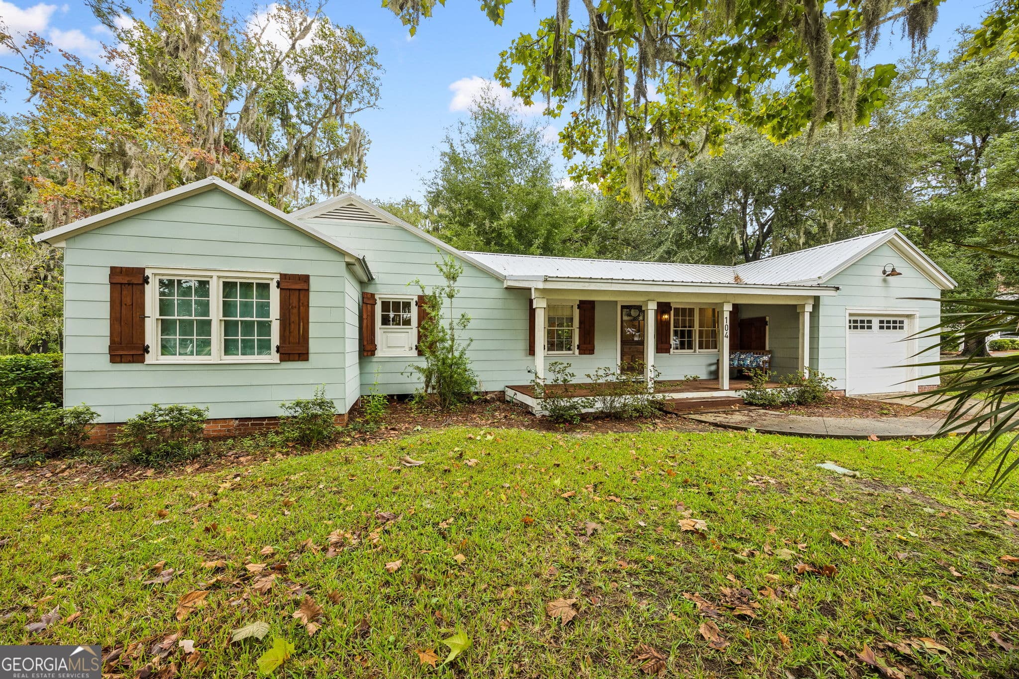 3 bedroom, 2 bathroom, 1,416 sq ft single family residence under contract at 104 W Conyers Street, St. Marys, GA 31558 — photo 3