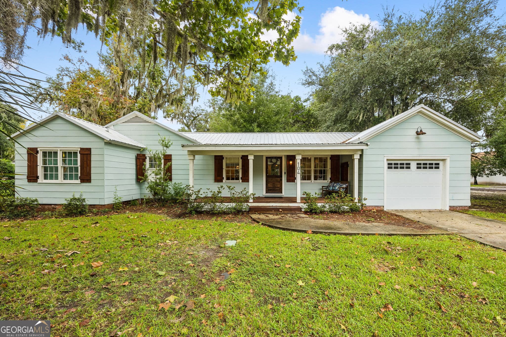 3 bedroom, 2 bathroom, 1,416 sq ft single family residence under contract at 104 W Conyers Street, St. Marys, GA 31558