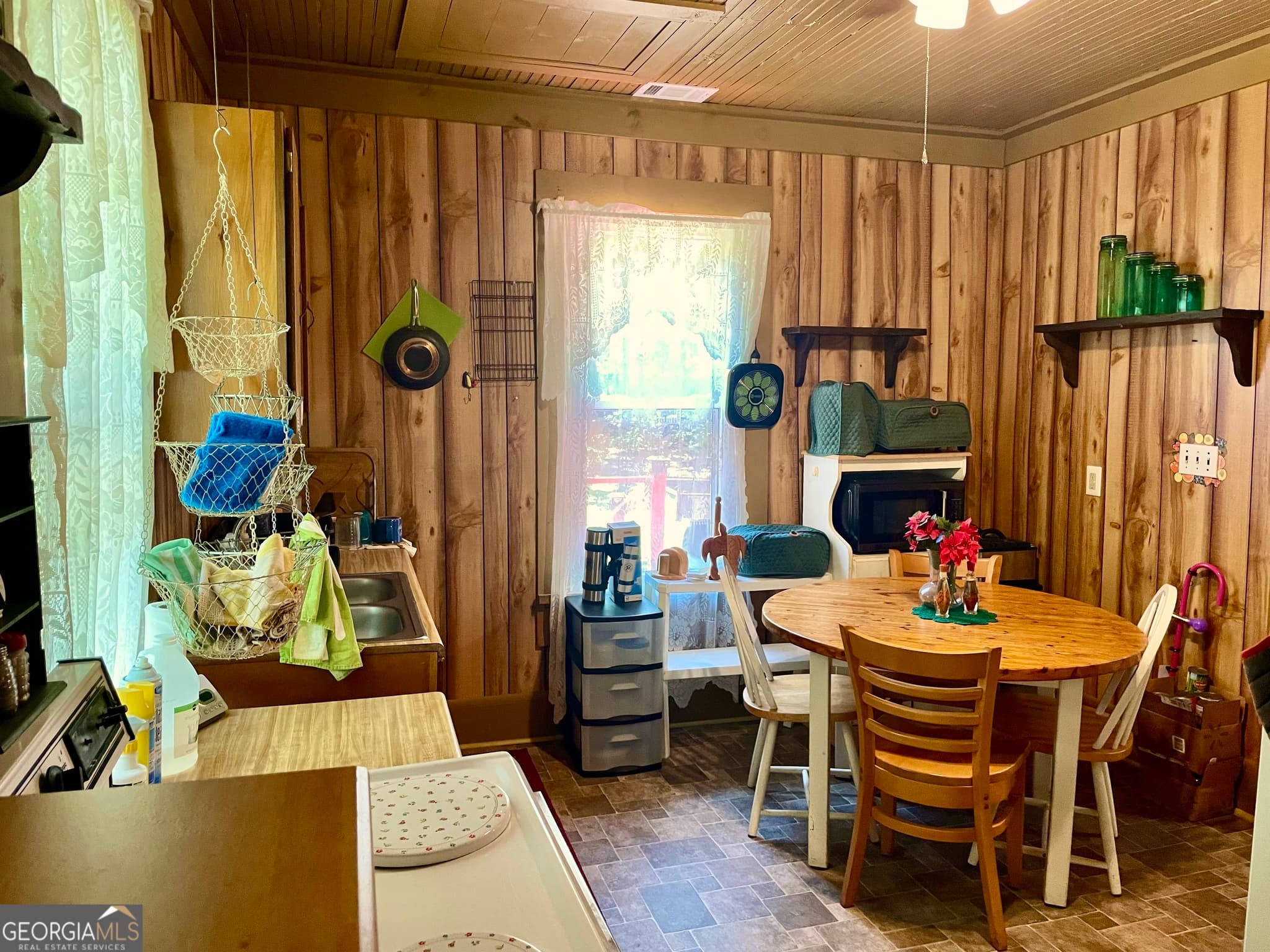 2 bedroom, 1 bathroom, 1,581 sq ft single family residence for sale at 1190 Shore Drive, Tignall, GA 30668 — photo 9