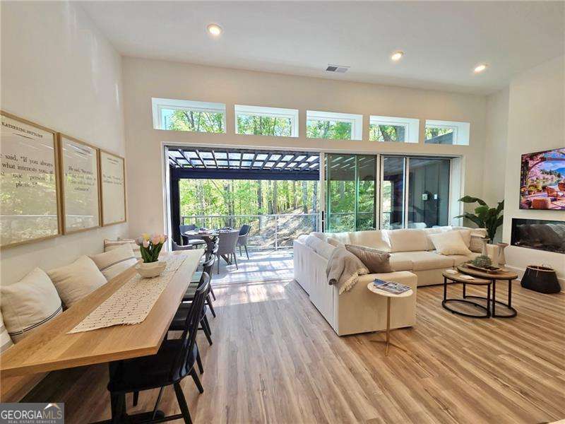 3 bedroom, 2.5 bathroom townhouse for sale at 120 Waterview Court, Waleska, GA 30183 — photo 3