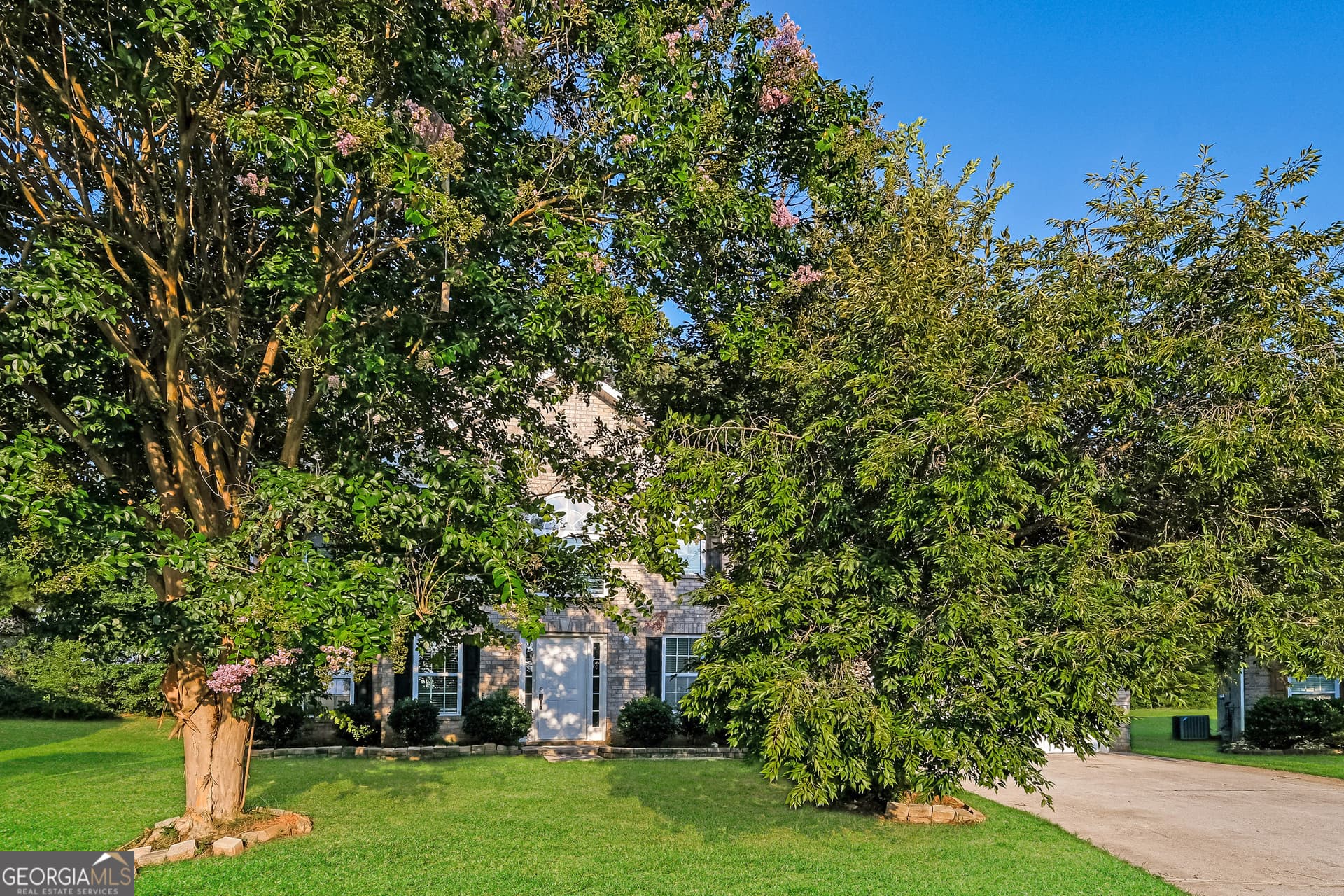6 bedroom, 3 bathroom, 3,622 sq ft single family residence for sale at 924 Ambeau Circle, Mcdonough, GA 30253 — photo 2