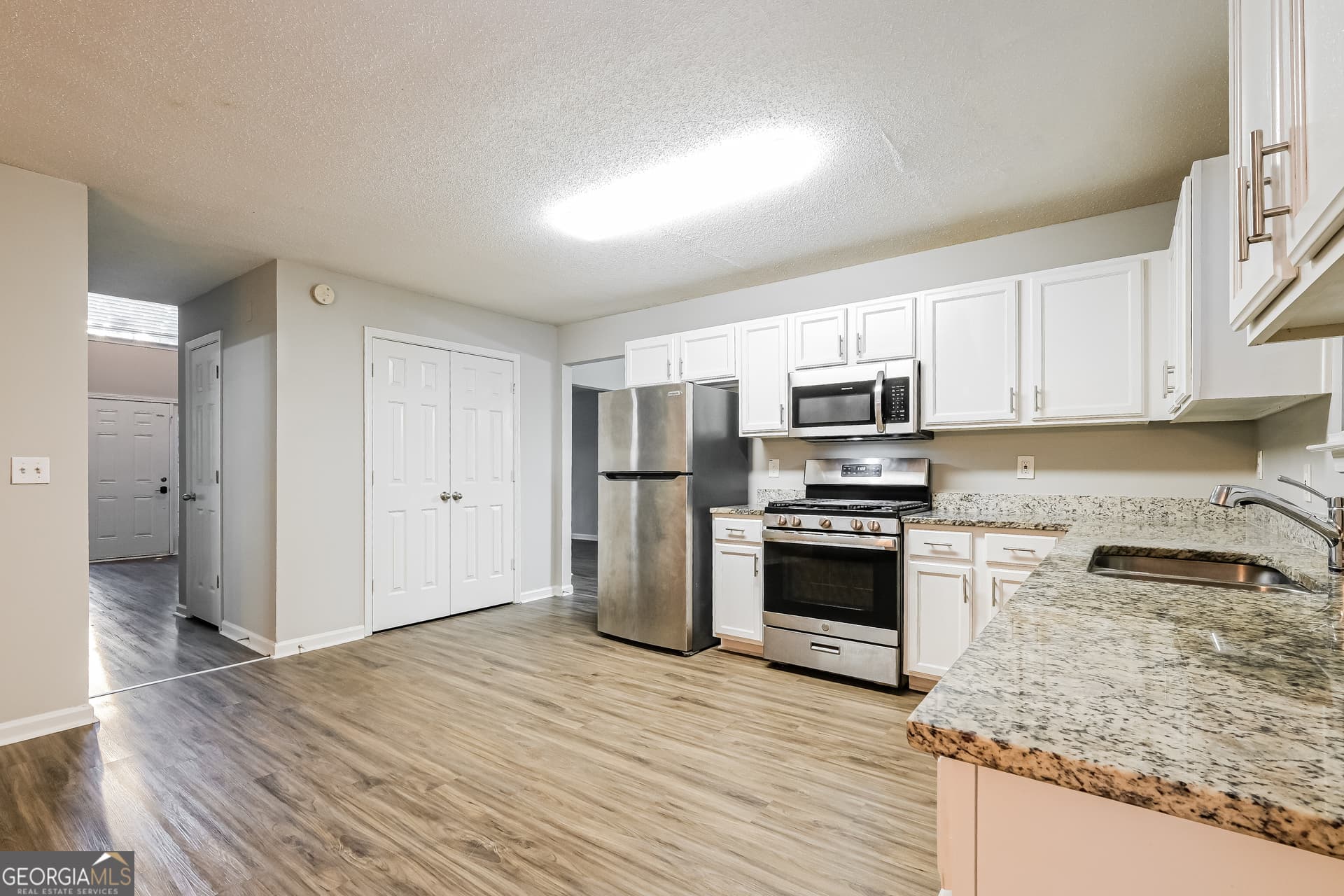 6 bedroom, 3 bathroom, 3,622 sq ft single family residence for sale at 924 Ambeau Circle, Mcdonough, GA 30253 — photo 7