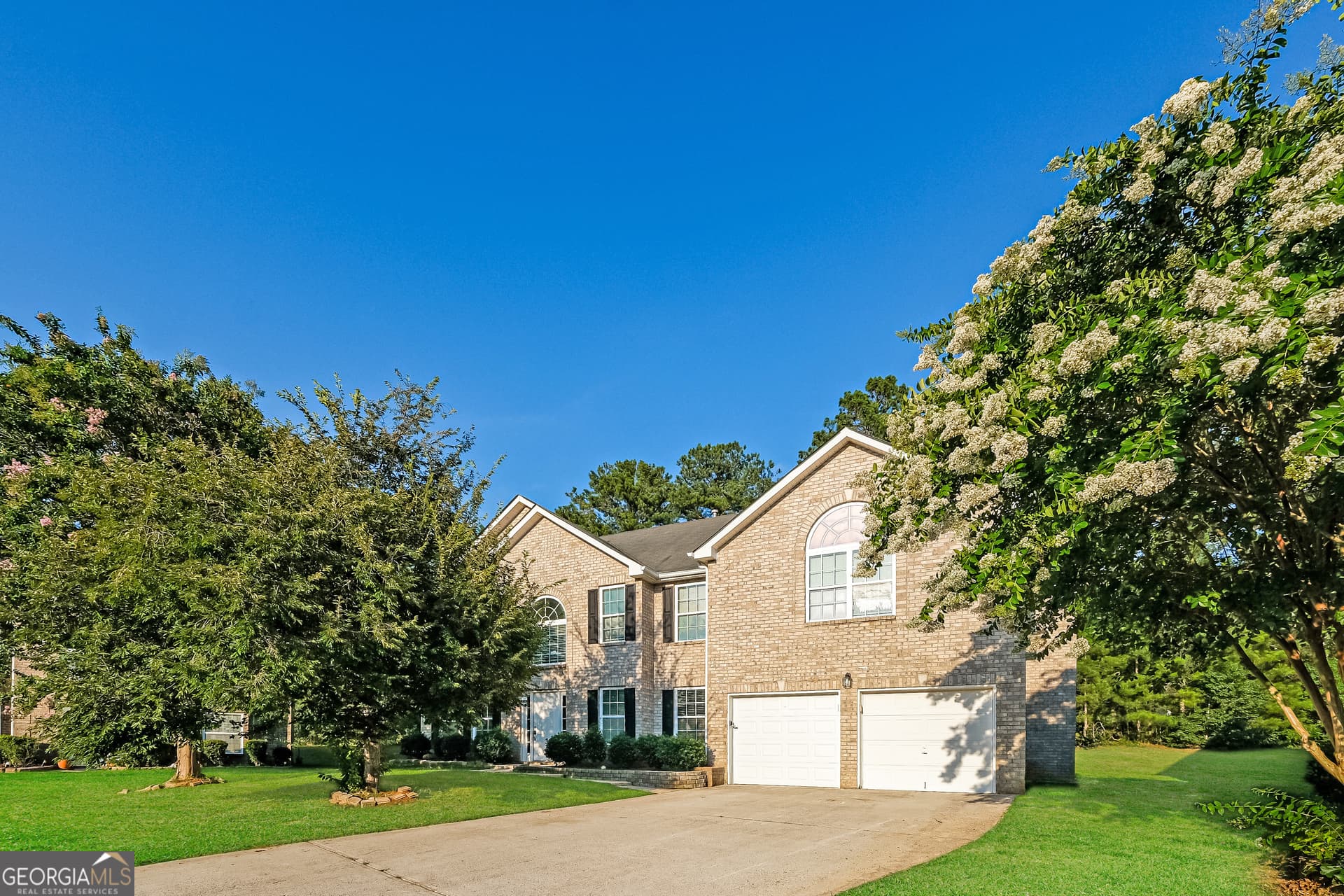 6 bedroom, 3 bathroom, 3,622 sq ft single family residence for sale at 924 Ambeau Circle, Mcdonough, GA 30253