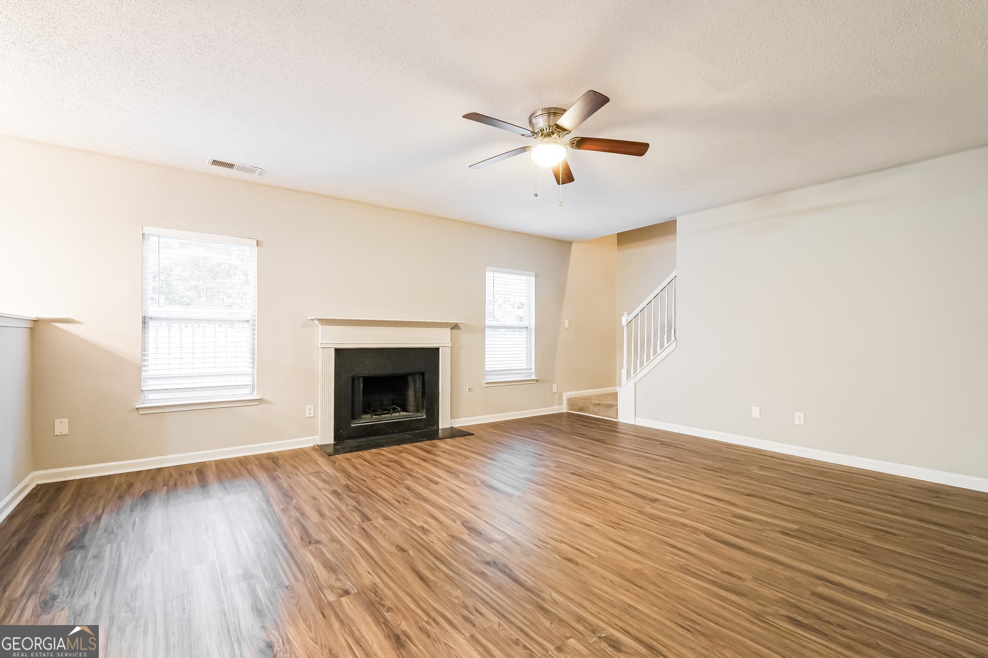6 bedroom, 3 bathroom, 3,622 sq ft single family residence for sale at 924 Ambeau Circle, Mcdonough, GA 30253 — photo 5