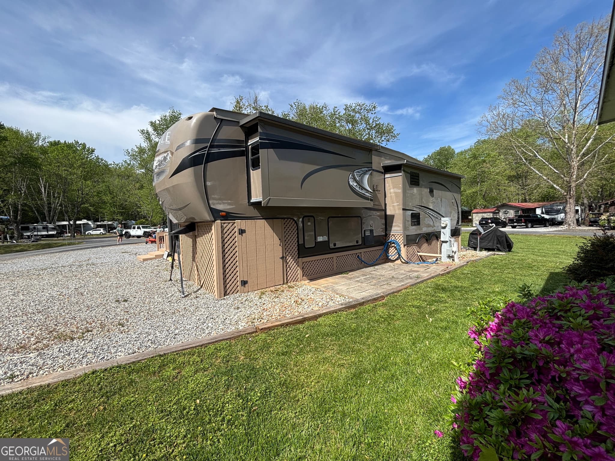 2 bedroom, 2 bathroom, 220 sq ft cabin,single family residence for sale at 101 Bridge Loop Drive, Cleveland, GA 30528 — photo 5