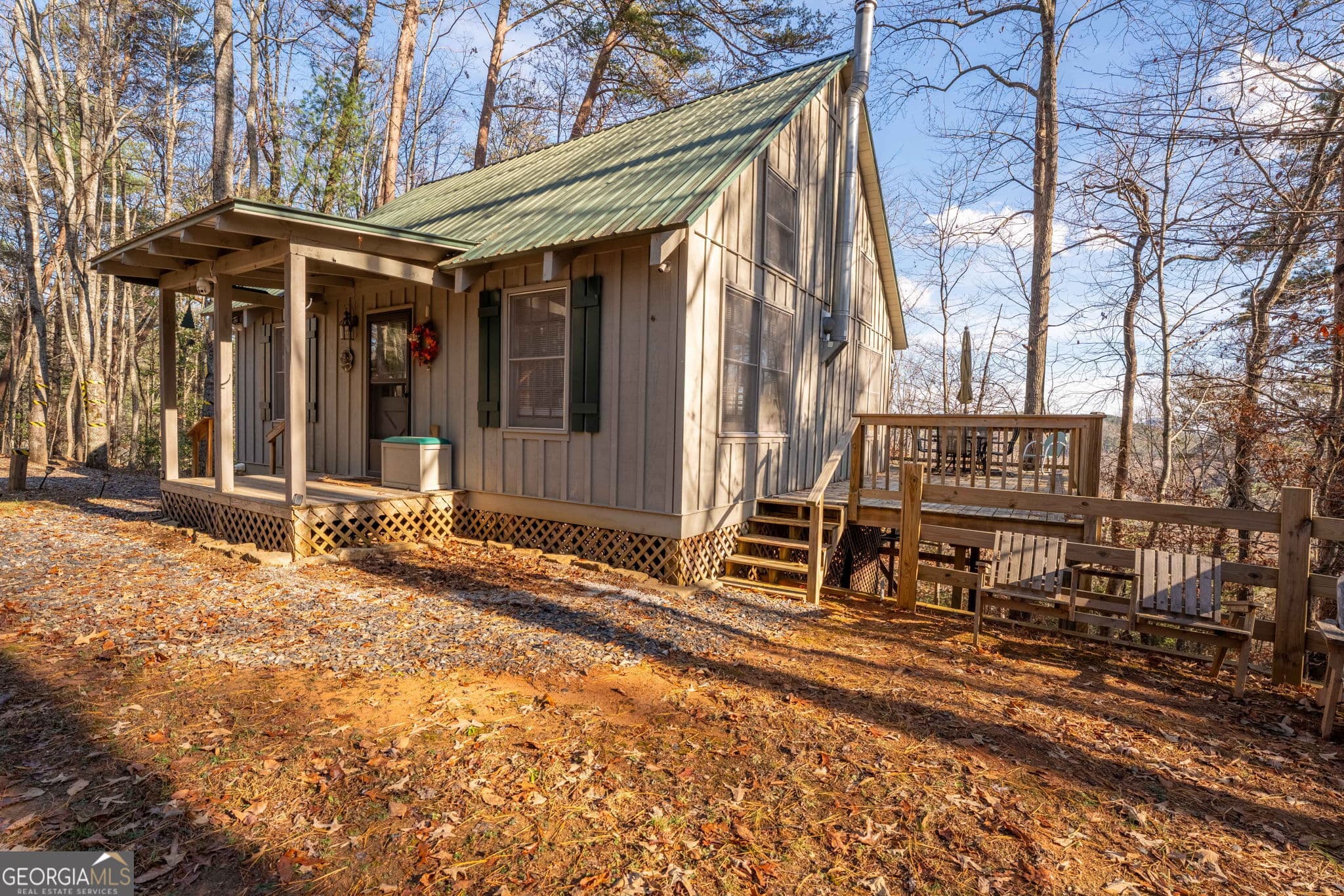 2 bedroom, 2 bathroom, 1,120 sq ft cabin,single family residence for sale at 220 McConnell Court, Helen, GA 30545 — photo 2