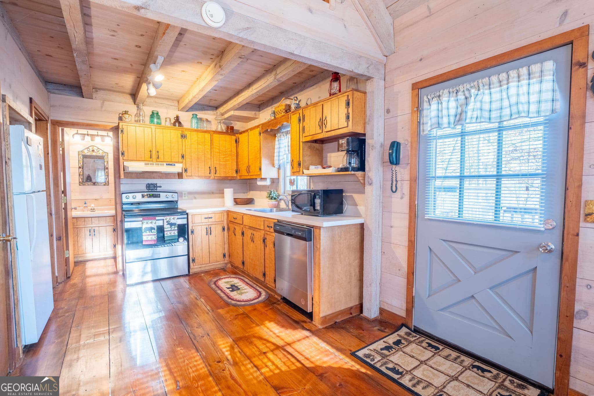 2 bedroom, 2 bathroom, 1,120 sq ft cabin,single family residence for sale at 220 McConnell Court, Helen, GA 30545 — photo 8
