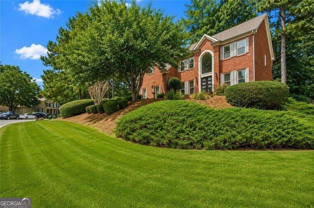 5 bedroom, 5.5 bathroom, 4,445 sq ft single family residence for sale at 600 Sweet Stream Trace, Johns Creek, GA 30097 — photo 2