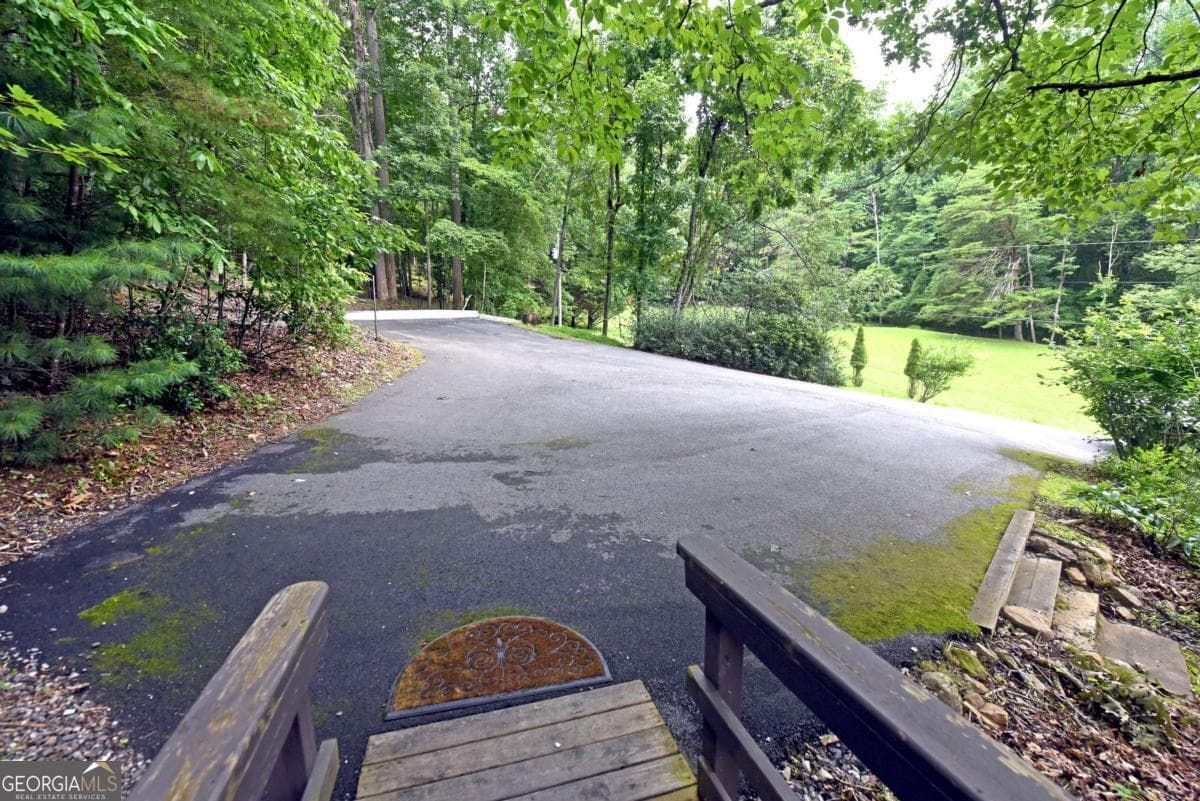 3 bedroom, 3 bathroom, 2,556 sq ft cabin,single family residence for sale at 19 Pine Ridge Terrace, Blairsville, GA 30512 — photo 7