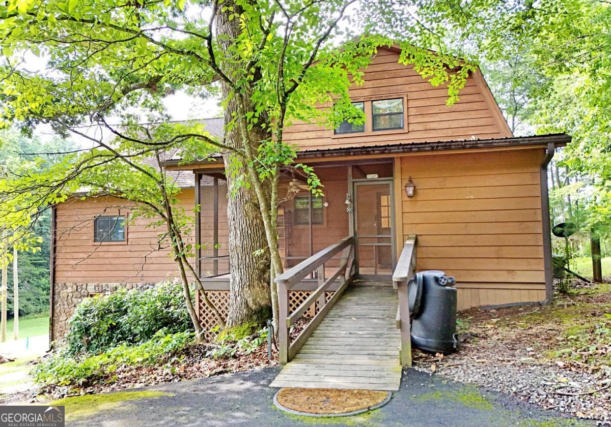 3 bedroom, 3 bathroom, 2,556 sq ft cabin,single family residence for sale at 19 Pine Ridge Terrace, Blairsville, GA 30512