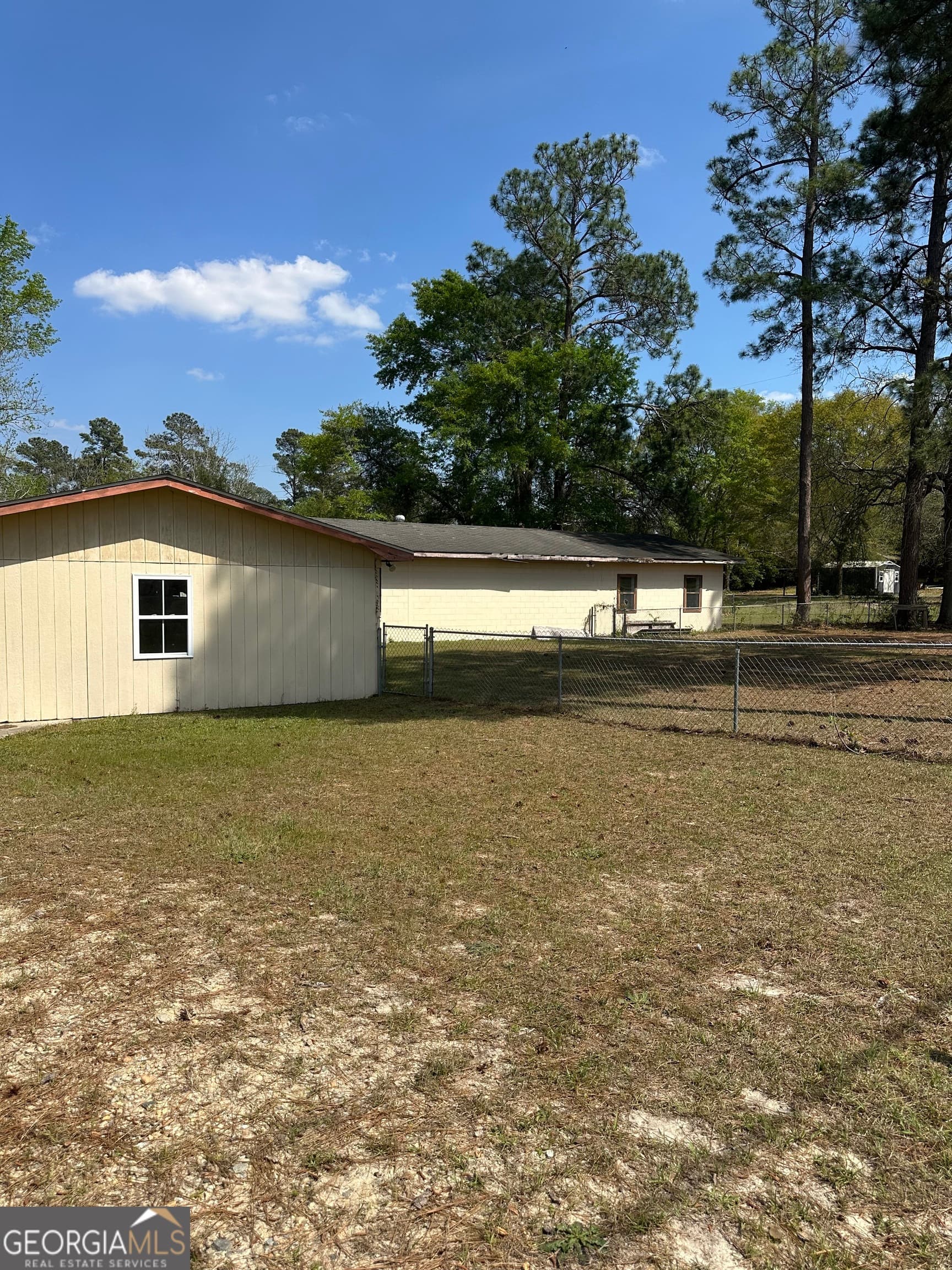 5 bedroom, 3 bathroom, 3,630 sq ft single family residence for sale at 1950 W Elm Street, Wrightsville, GA 31096 — photo 2