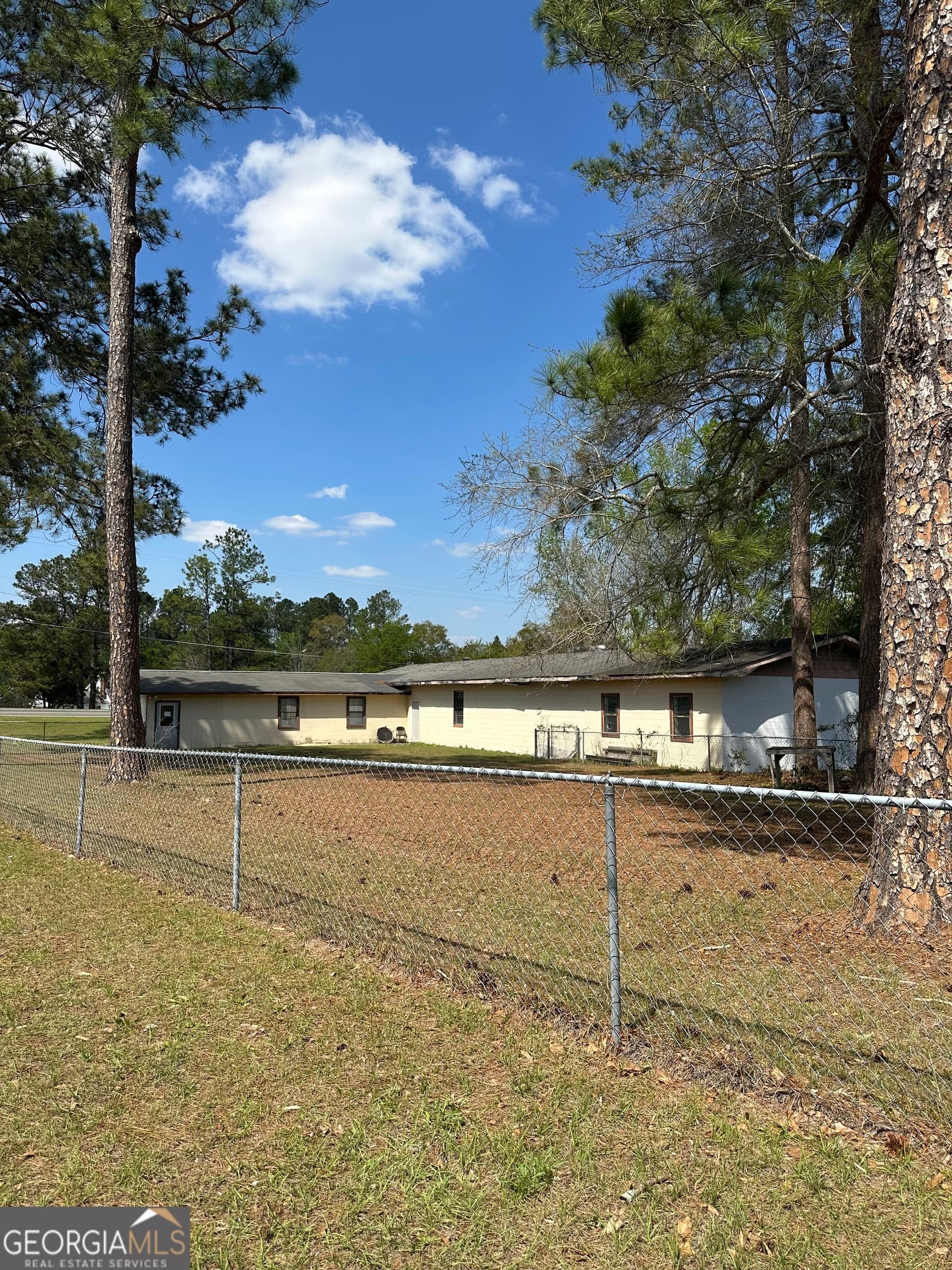 5 bedroom, 3 bathroom, 3,630 sq ft single family residence for sale at 1950 W Elm Street, Wrightsville, GA 31096 — photo 3