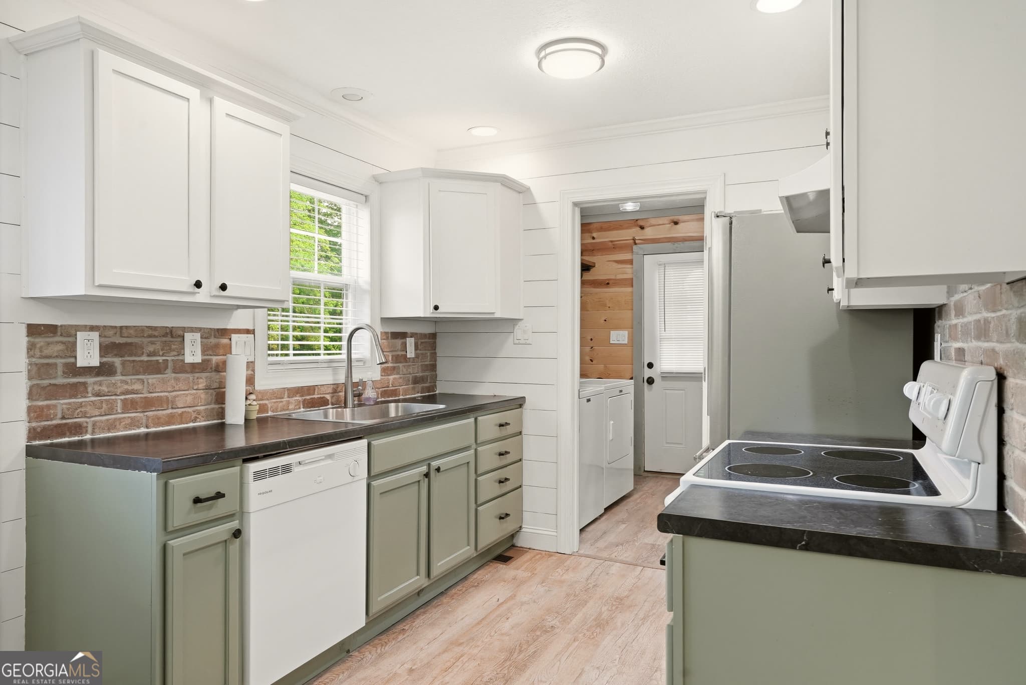 1 bedroom, 2 bathroom, 1,056 sq ft single family residence for sale at 5457 Willow Springs Road, Young Harris, GA 30582 — photo 8