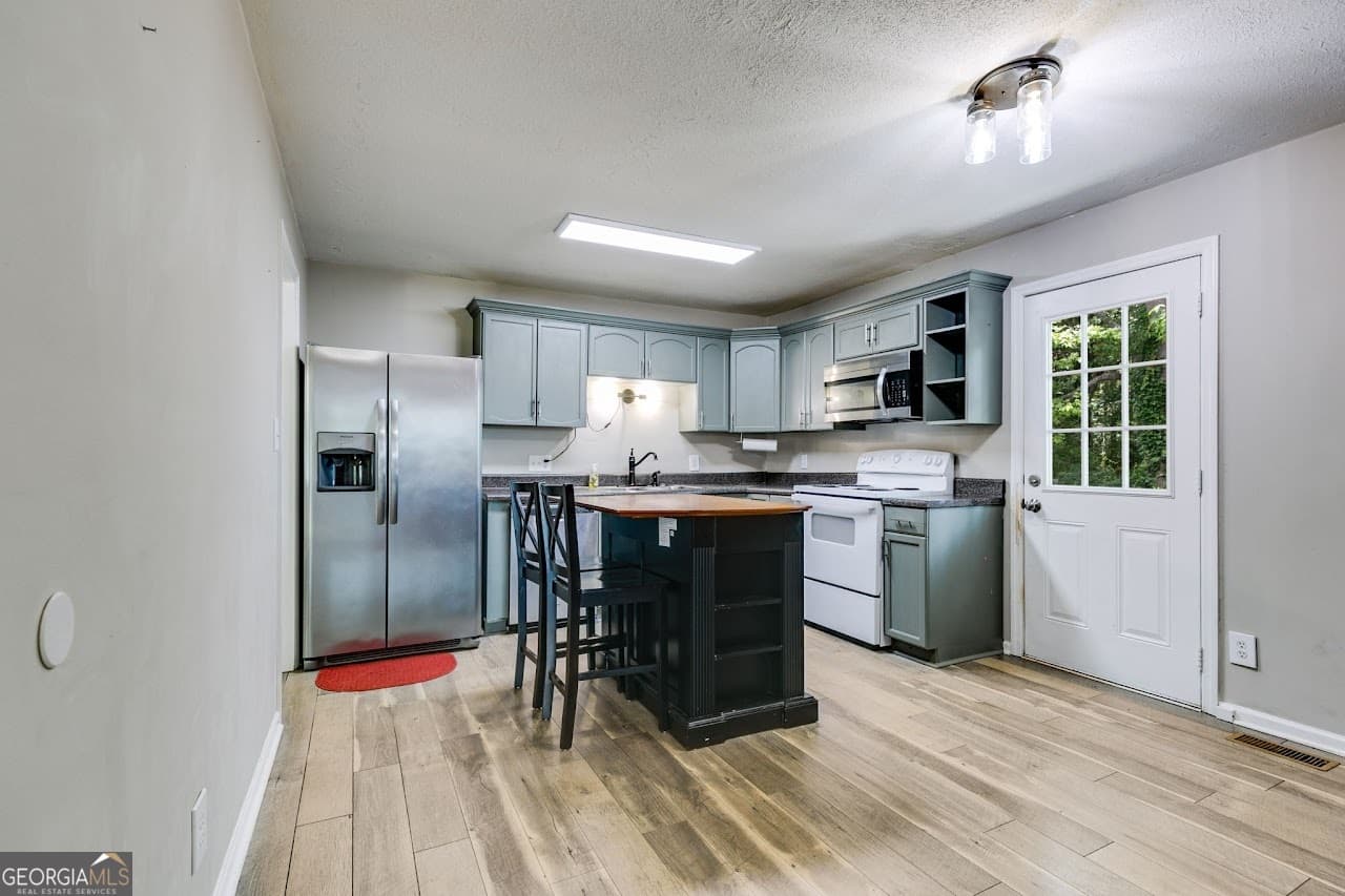 3 bedroom, 1.5 bathroom, 1,752 sq ft single family residence for sale at 2961 W HWY 166, Carrollton, GA 30117 — photo 7