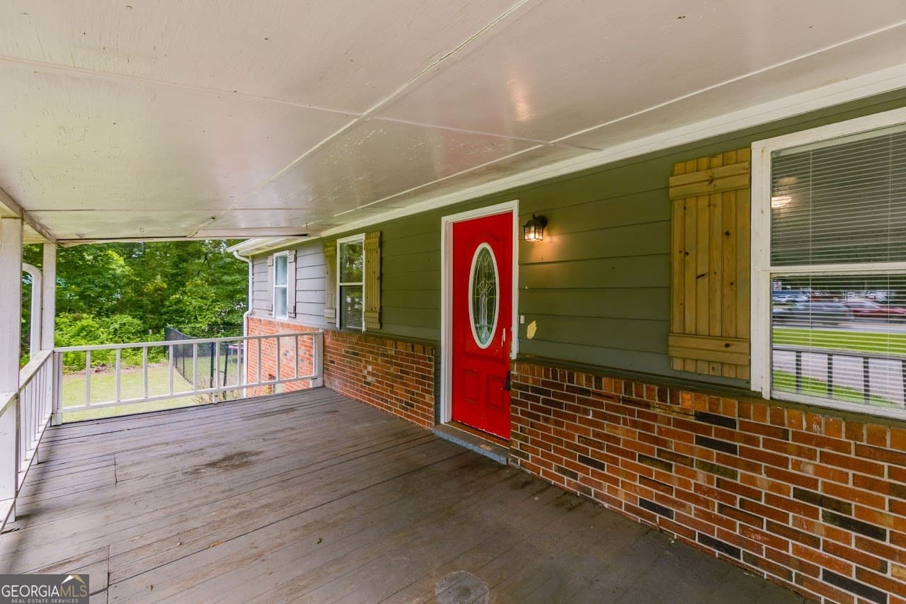 3 bedroom, 1.5 bathroom, 1,752 sq ft single family residence for sale at 2961 W HWY 166, Carrollton, GA 30117 — photo 4