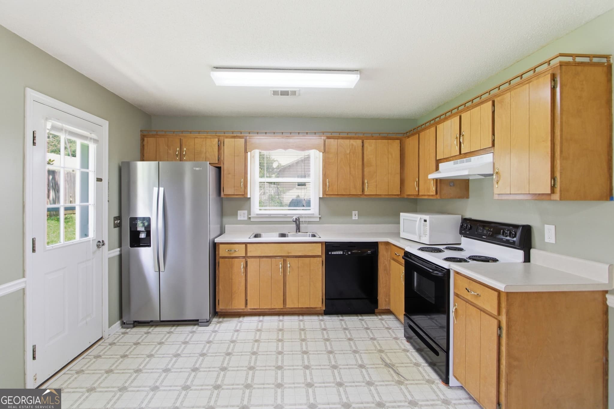 3 bedroom, 2 bathroom, 1,242 sq ft single family residence for sale at 52 Echota Road, Cartersville, GA 30121 — photo 2