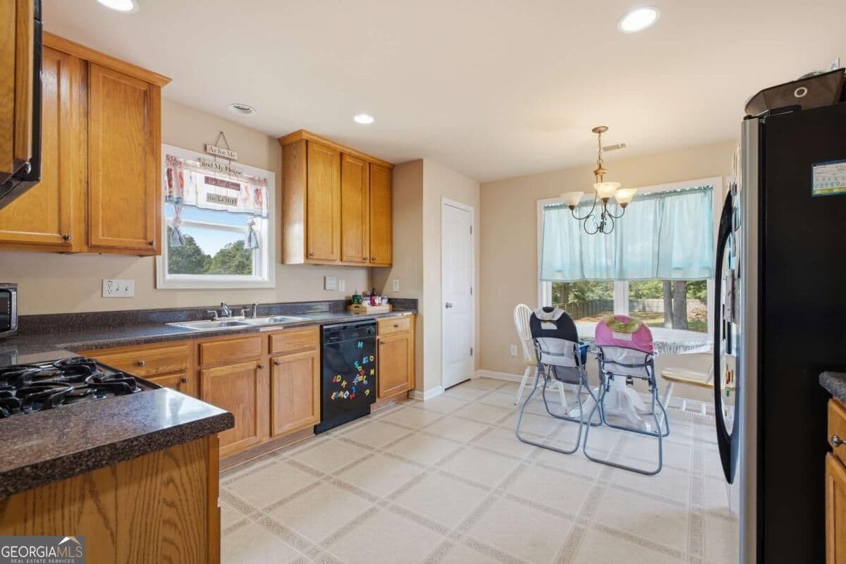 5 bedroom, 3 bathroom, 2,472 sq ft single family residence for sale at 50 Ferguson Drive, Euharlee, GA 30145 — photo 3