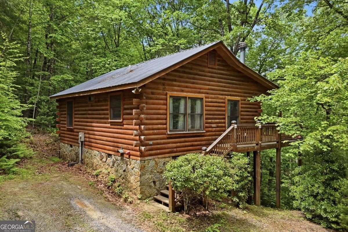 2 bedroom, 1 bathroom, 672 sq ft cabin,single family residence for sale at 156 Dupont Drive, Blue Ridge, GA 30513 — photo 3
