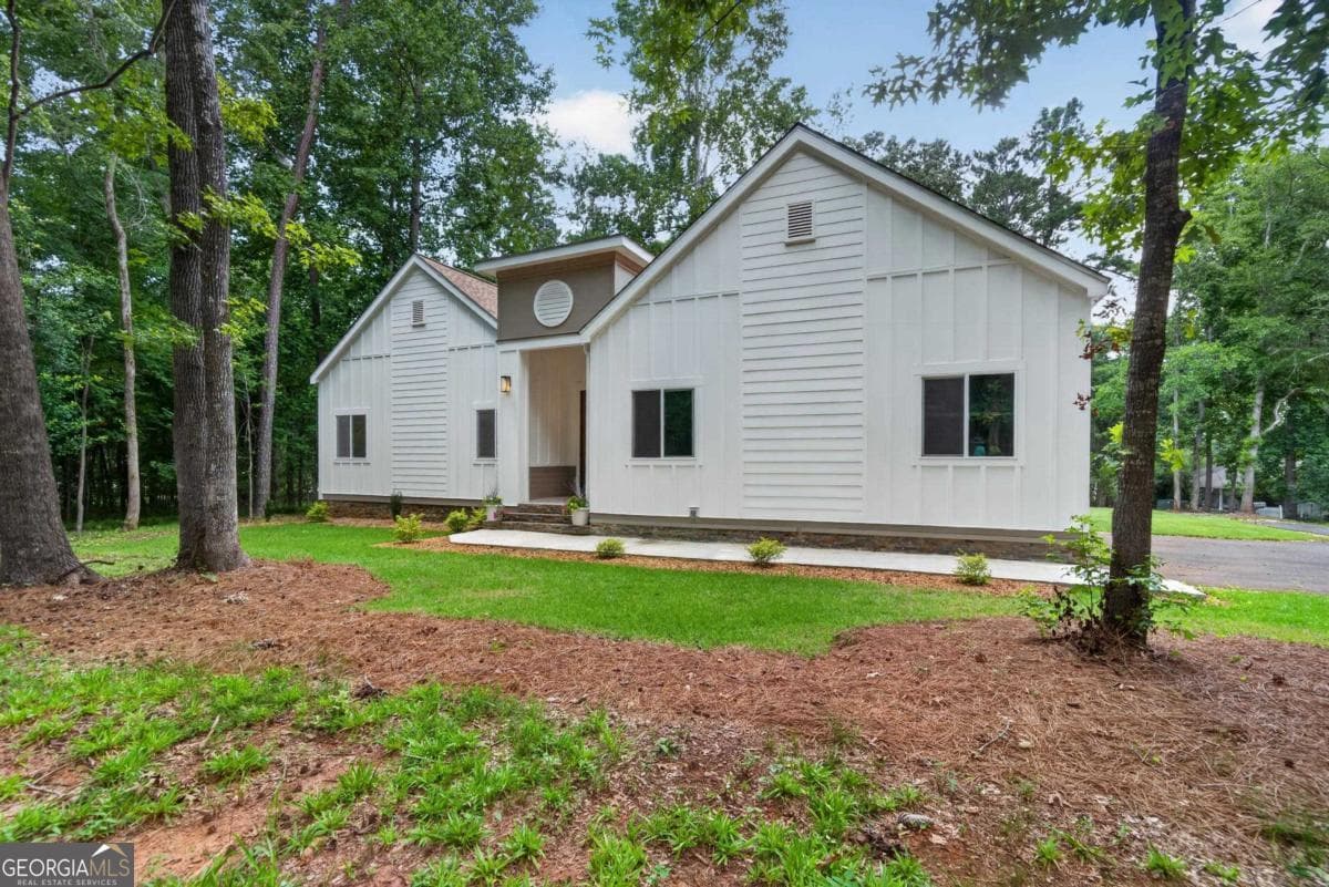 3 bedroom, 3.5 bathroom, 2,016 sq ft single family residence for sale at 101 Willow Cove, Eatonton, GA 31024 — photo 2