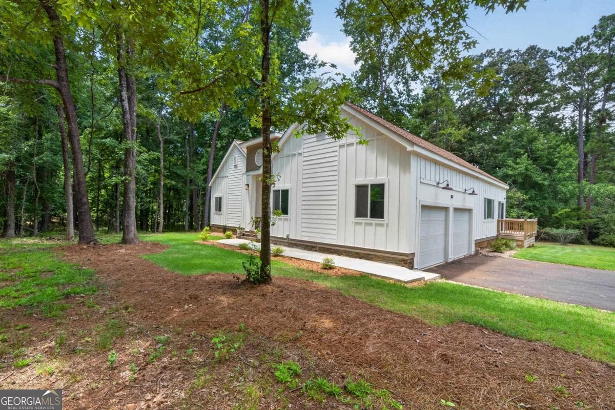 3 bedroom, 3.5 bathroom, 2,016 sq ft single family residence for sale at 101 Willow Cove, Eatonton, GA 31024 — photo 5