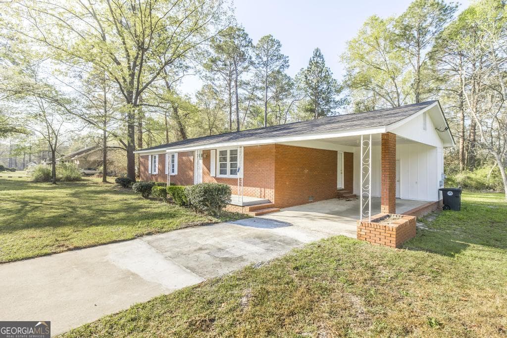 3 bedroom, 2 bathroom, 1,470 sq ft single family residence for sale at 918 Henderson Street, Dublin, GA 31021 — photo 4