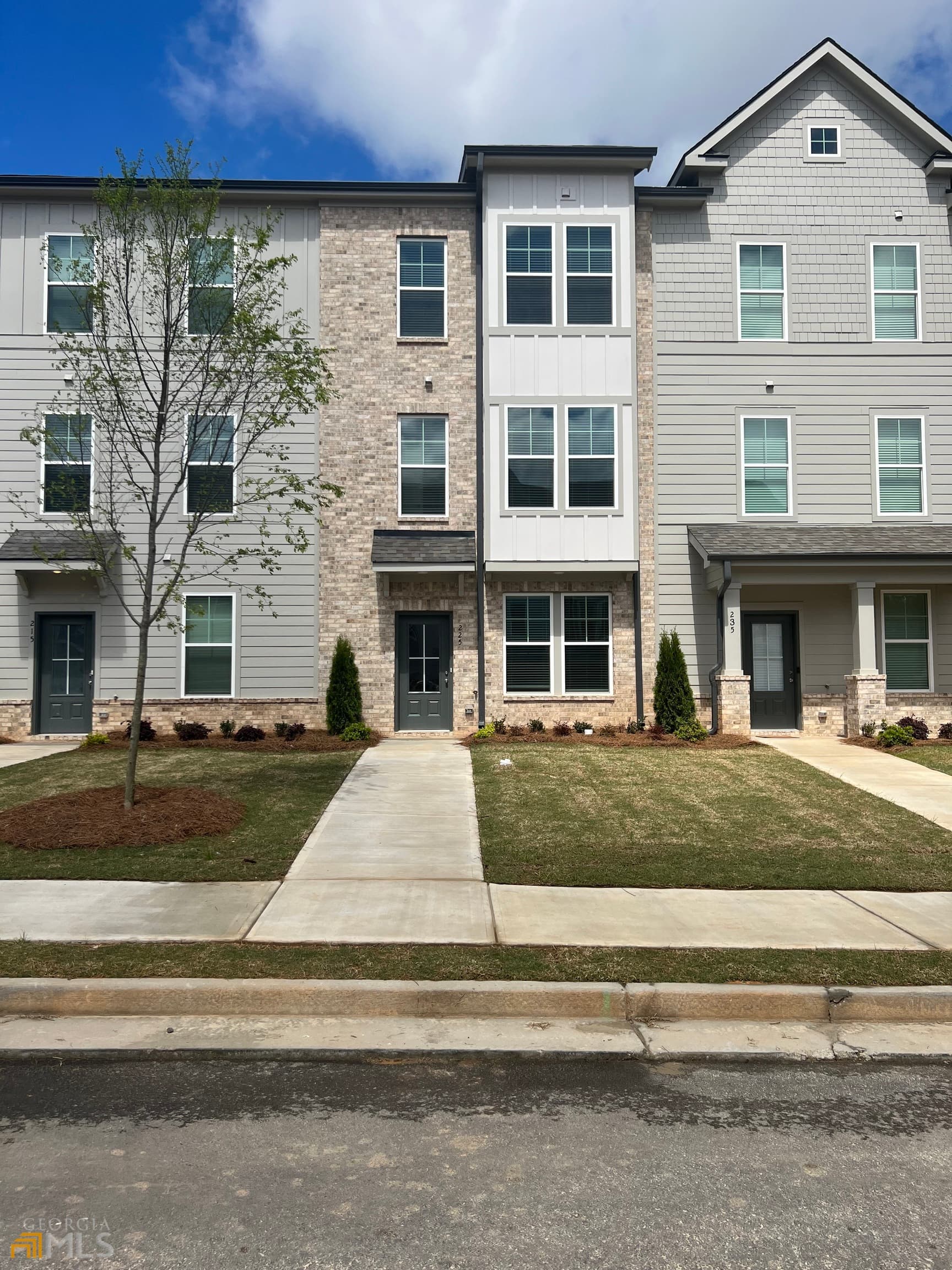 3 bedroom, 2.5 bathroom, 1,897 sq ft townhouse for rent at 225 Cobalt Drive, Fayetteville, GA 30214 for $2,700 a month — photo 1 of 18